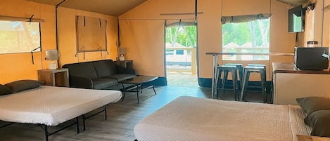 1 bedroom, desk, WiFi, bed sheets