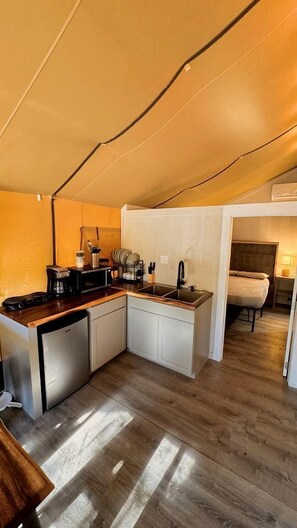 Fridge, microwave, stovetop, coffee/tea maker
