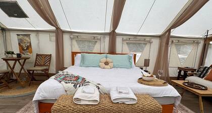 Luxury Canvas Retreat w/ Rain Shower & Firepit in Brush Prairie, Washington