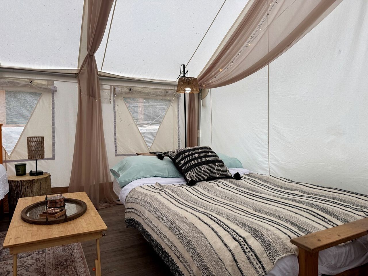 Bureau, Wi-Fi, draps fournis