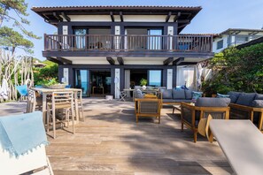Outdoor dining - Vrbo Property (La Teste-de-Buch)
