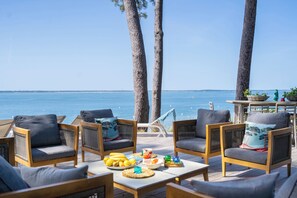 Outdoor dining - Vrbo Property (La Teste-de-Buch)