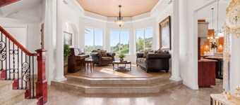 Murrieta Manor - Private 6-Acre Estate, 50ft Pool, Spa, Theater & Mini Golf