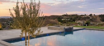 Murrieta Manor - Private 6-Acre Estate, 50ft Pool, Spa, Theater & Mini Golf