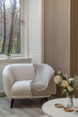 Interior - Modern Wheatfield Apartment (Edinburgh)