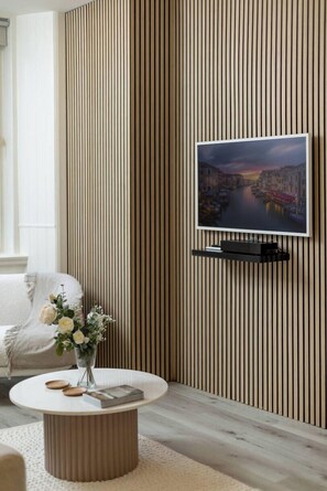 Interior - Modern Wheatfield Apartment (Edinburgh)