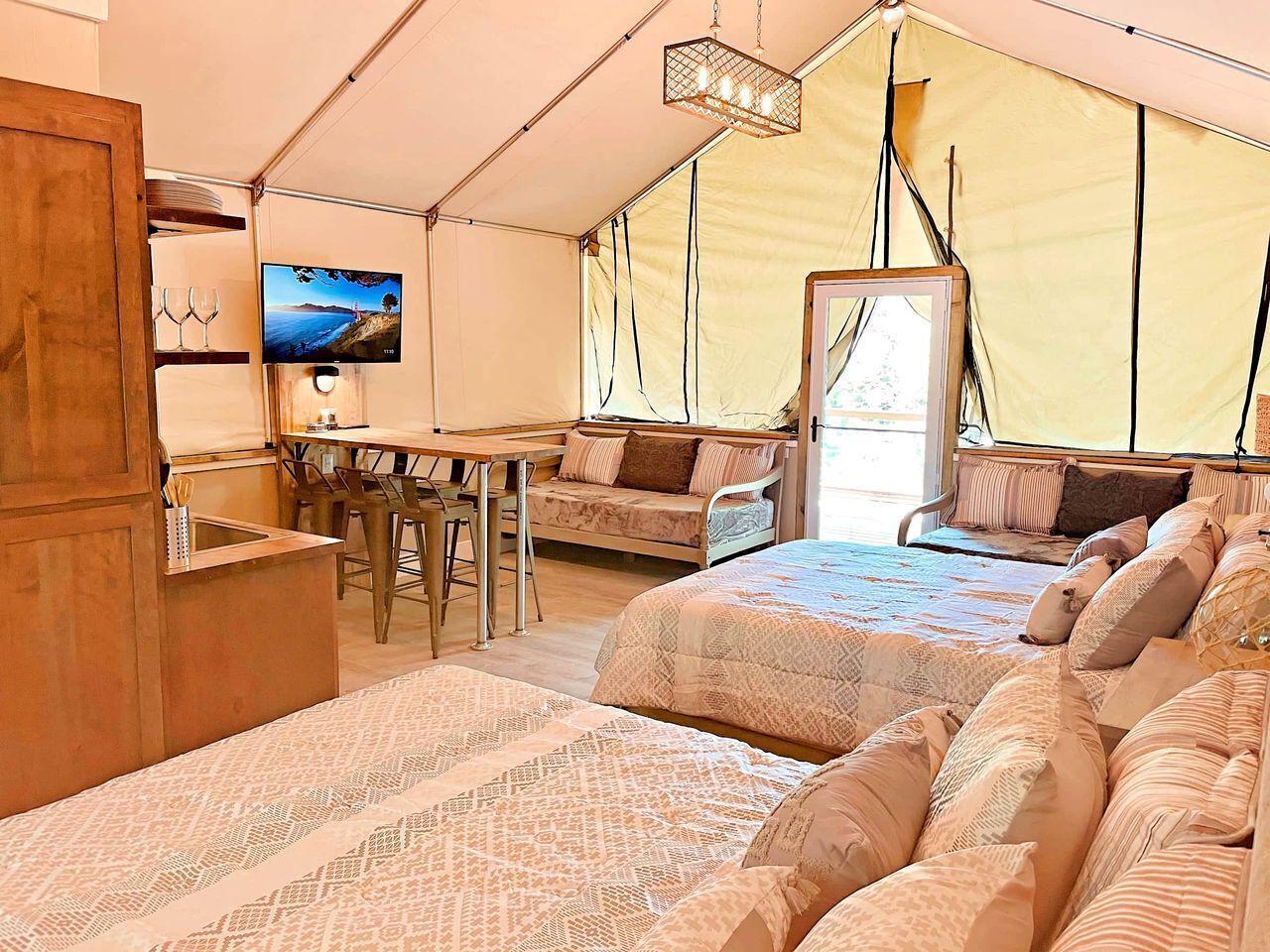 1 slaapkamer, een strijkplank/strijkijzer, wifi, beddengoed