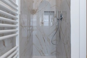 Shower, bidet, towels - Well-kept 98m² apartment with refined design, ideal for couples, families, business trips or charming stays up to 4 guests, on the first floor of a renovated building with lift (NOT suitable for disabled guests).Located in Ferrara’s historic center (Z (Ferrara)