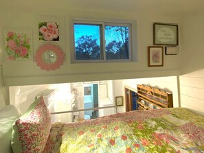 Unclassified image, 4 of 48, button - Glamping Tiny House Situated in the Tennesse Woods for a Tranquil Escape near Chattanooga (Signal Mountain)
