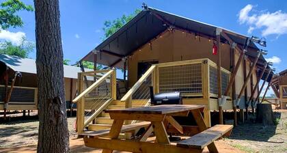 Secluded Safari Tent with Fire Pit in Staples, Texas