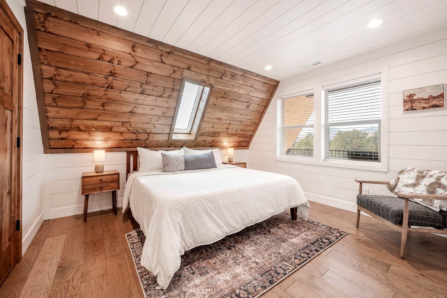 5 chambres, bureau, lit de bébé portatif, Wi-Fi