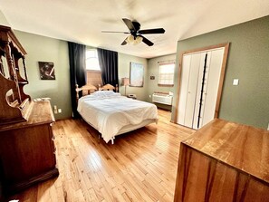 10 bedrooms, iron/ironing board, travel crib, WiFi - Elevate Your Reunion: Saucier, MS Rental Offering Unrivaled Luxury and All Desired Amenities (Saucier)