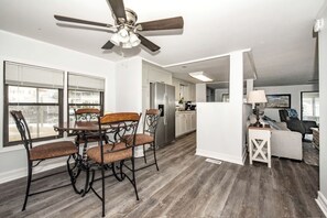 Dining - Big Family Paradise: Riverfront Getaway for a Relaxing Stay in Wakulla County, FL (Wakulla County)