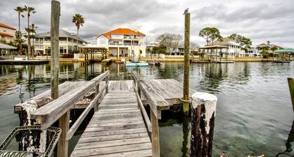 Big Family Paradise: Riverfront Getaway for a Relaxing Stay in Wakulla County, FL