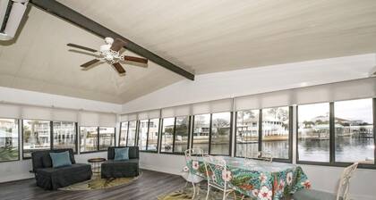 Big Family Paradise: Riverfront Getaway for a Relaxing Stay in Wakulla County, FL