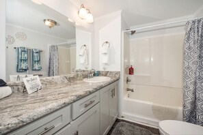 Hair dryer, towels, soap, shampoo - Big Family Paradise: Riverfront Getaway for a Relaxing Stay in Wakulla County, FL (Wakulla County)