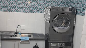 Apartment, 2 Schlafzimmer, Raucher, Terrasse | Wäschereiservice