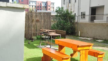 Apartment, 2 Bedrooms, Smoking, Patio | Outdoor dining
