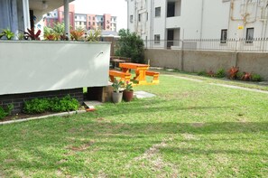 Apartment, 2 Bedrooms, Smoking, Patio | Outdoor dining - Charming 2-bedroom Apartment in Gqeberha With Garden Views (Gqeberha)