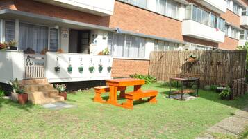 Apartment, 2 Bedrooms, Smoking, Patio | Outdoor dining