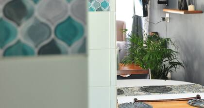 Charming 2-bedroom Apartment in Gqeberha With Garden Views