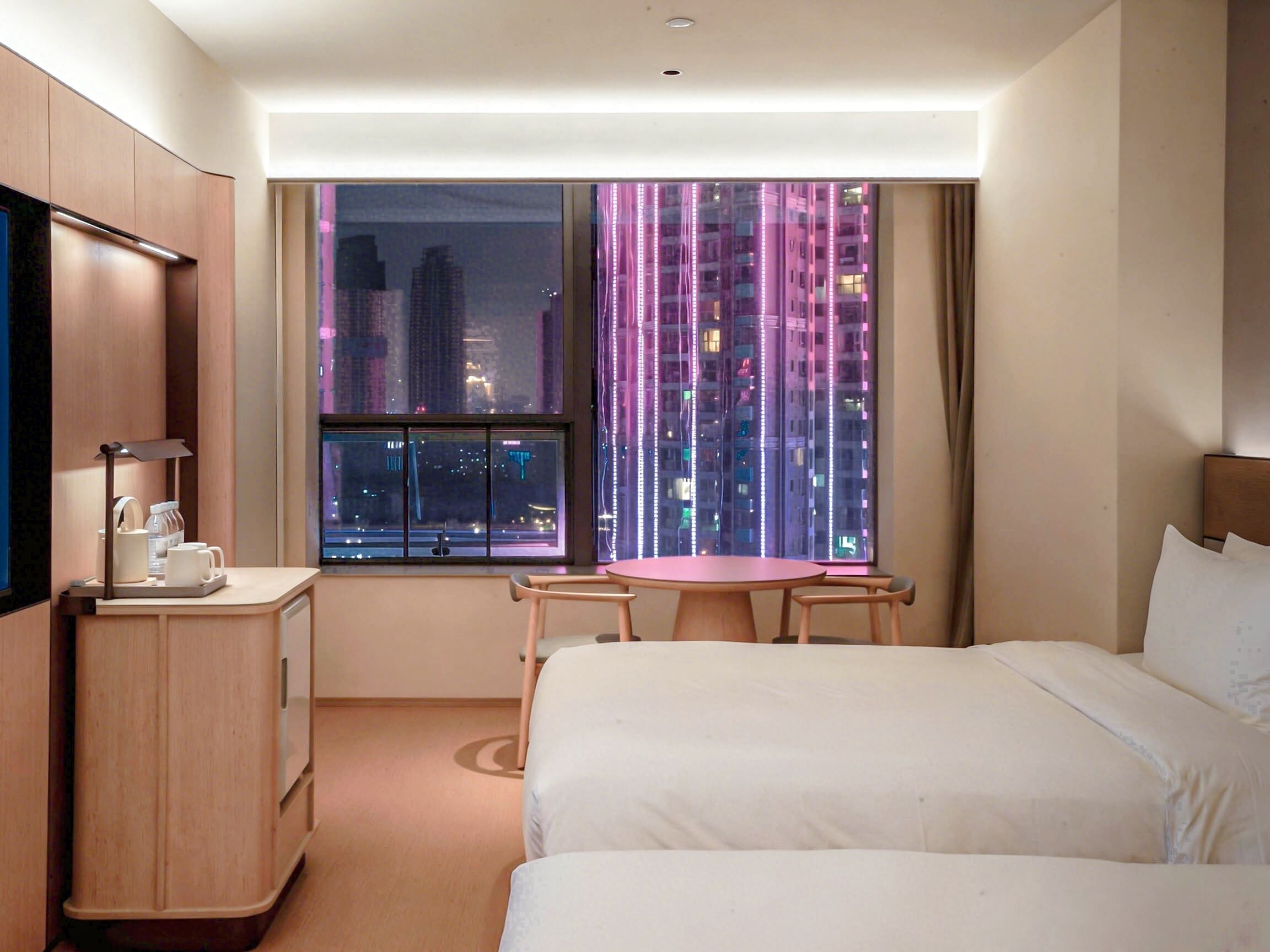 Business Twin Room | Desk, laptop workspace, free WiFi, bed sheets