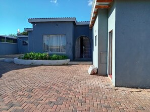 Exterior - One World Boarding House (Krugersdorp)