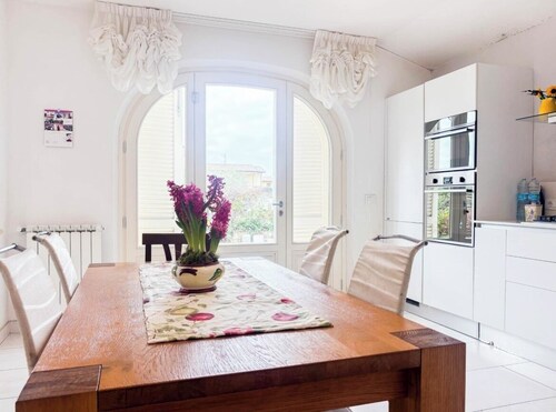 Bright villa with private garden 10 minutes from the sea, ideal for families