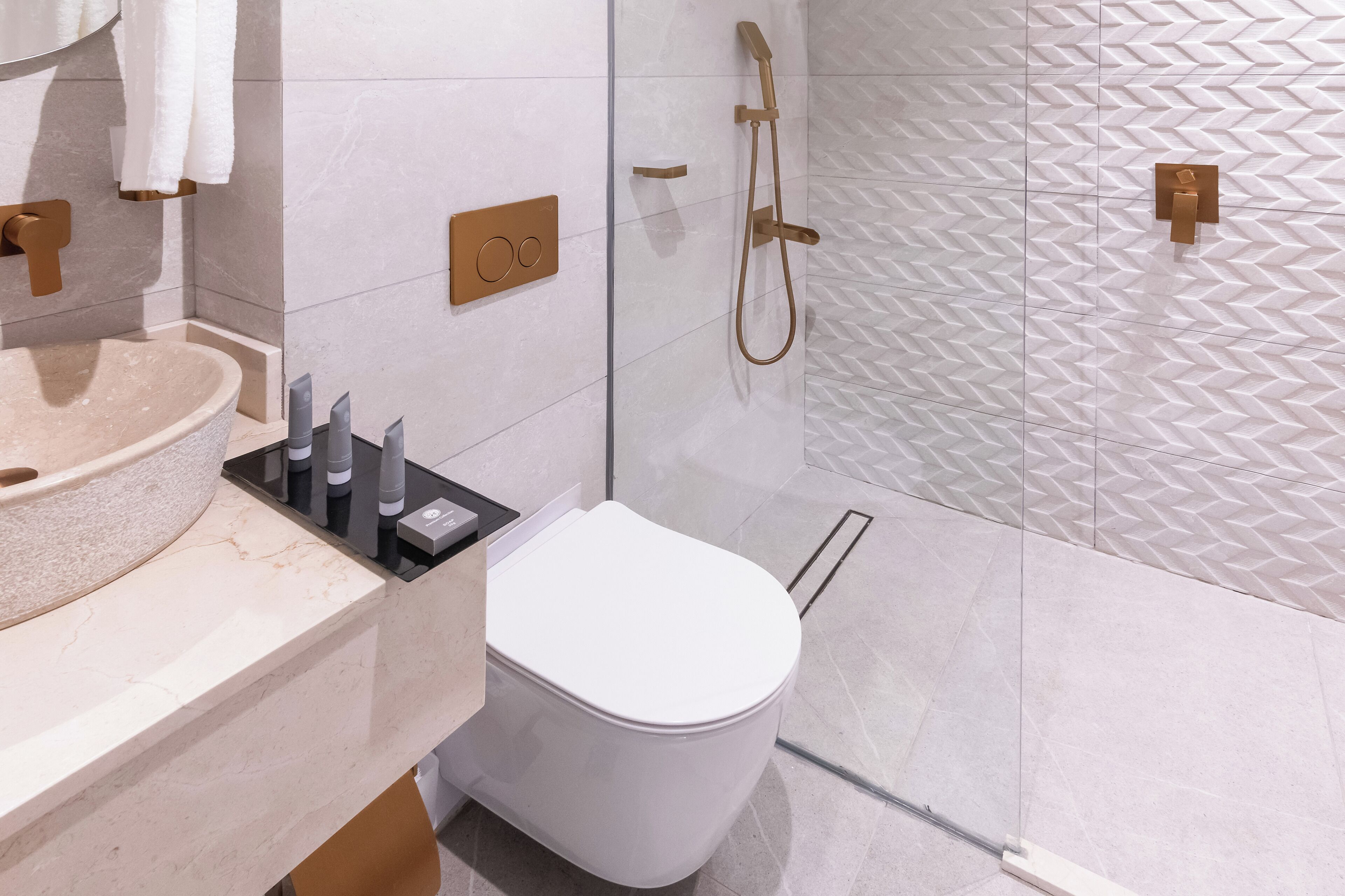Superior Double Room, Balcony, Garden View | Bathroom