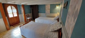 Iron/ironing board, WiFi, bed sheets