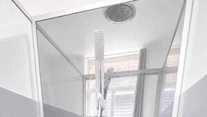 A shower with a handheld showerhead, a wall-mounted faucet, and a control knob. - 4. Bed 4D Center-Station-Airport (Charleroi)