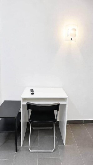 Interior - 2. Transit 2B Center-Station-Airport (Charleroi)