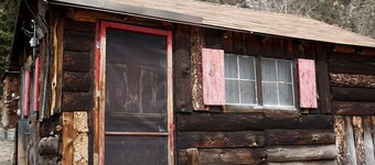 Homey, Pet Friendly Cabin near Lory State Park in Poudre Canyon, Colorado