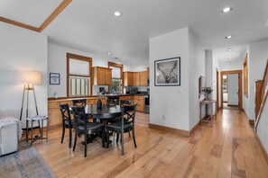 Dining - EC Bunk House 11255 | Hot tub | Peaceful Retreat (Redmond)