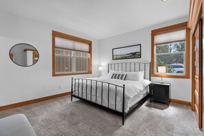 Iron/ironing board, free WiFi, bed sheets - EC Bunk House 11255 | Hot tub | Peaceful Retreat (Redmond)