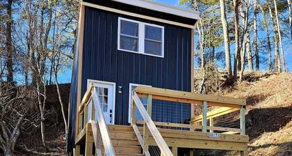 Newly Built Modern Cottage with New England Charm, near the Draper Mountain Trail System