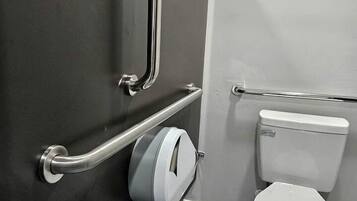 Haartrockner, Handtücher, Seife, Shampoo