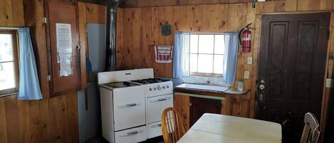 雪櫃、爐具、咖啡機/沖茶器、多士爐