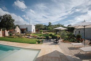 Outdoor pool - Oasis of relaxation and wellness among the countryside and the trulli of Alberobello (martina franca)