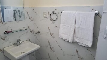 Chambre Double, vue montagne | Salle de bain