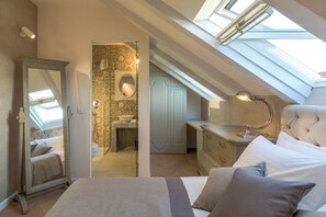 In-room safe, iron/ironing board, free WiFi, bed sheets - 201 luxury attic room in the heart of Split with roof terrace (Split)