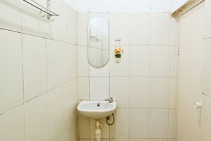 Deluxe Double Room | Bathroom | Towels