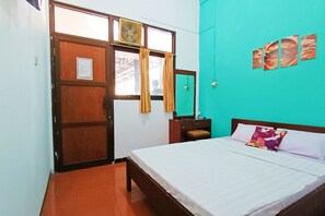 Deluxe Double Room | Free WiFi - TwoSpaces Living at Sutomo Homestay (Madiun)