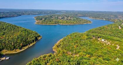 Peaceful Wooded Getaway with Hot Tub, Fire Pit & Scenic Views in Pittsburg, Missouri