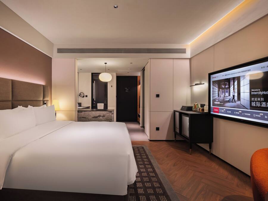 Superior Double Room, Non Smoking | Free minibar, laptop workspace, blackout drapes, soundproofing
