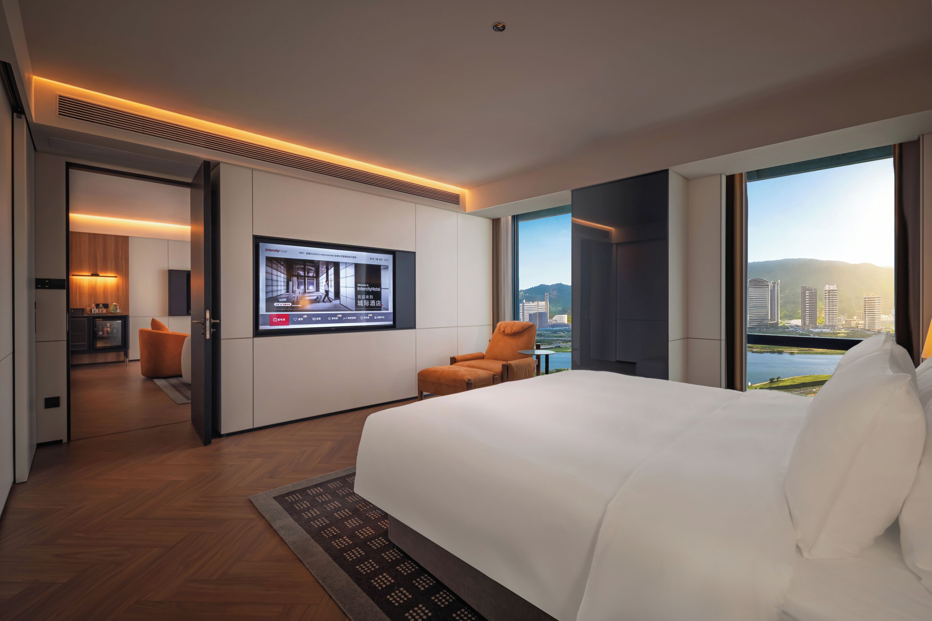 Comfort Double Room, Non Smoking | Premium bedding, free minibar, laptop workspace, blackout drapes