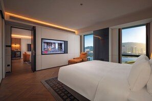 Premium bedding, free minibar, laptop workspace, blackout drapes