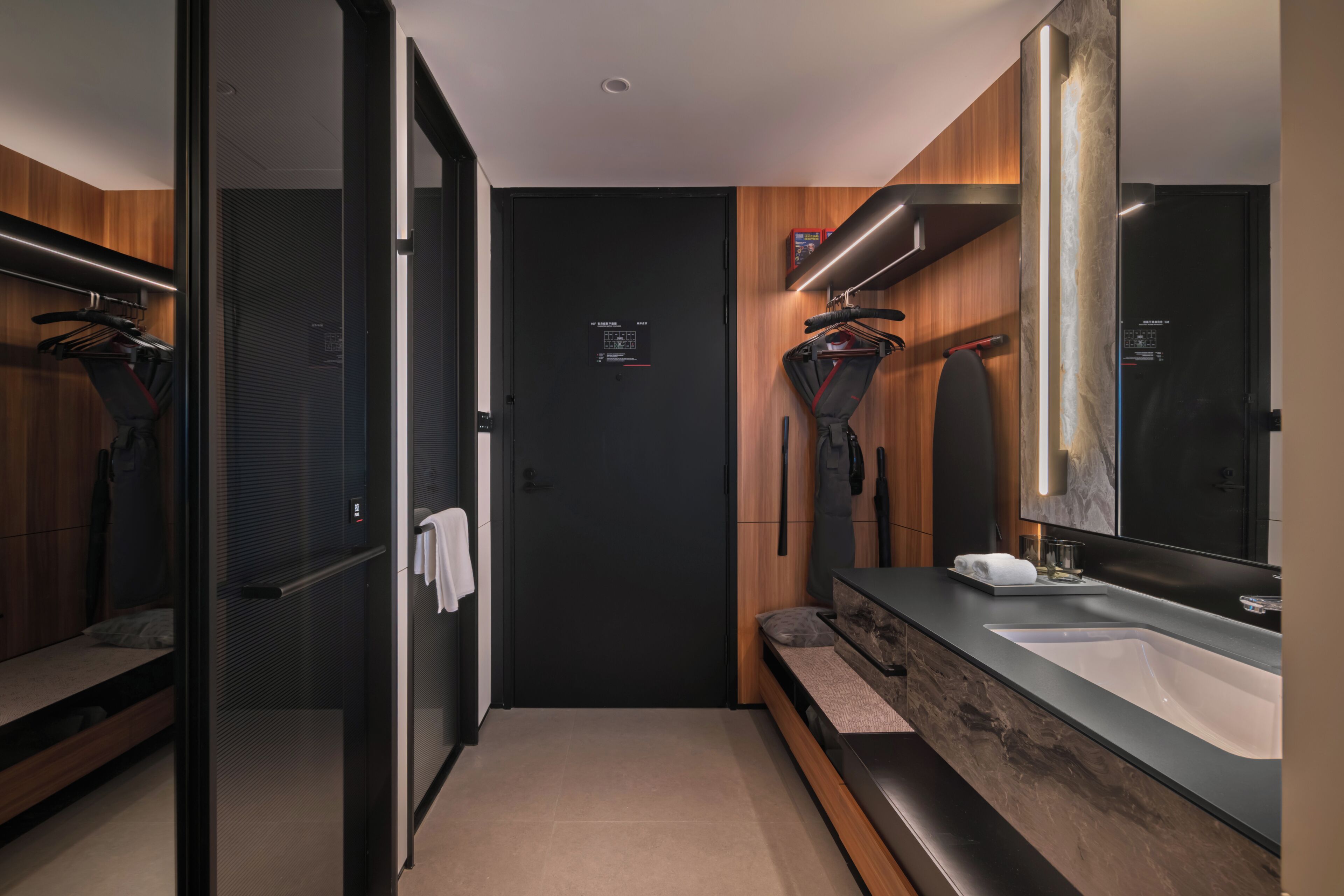 Kamar Double Comfort, Bebas Asap Rokok | Kamar mandi | Perlengkapan mandi gratis, pengering rambut, sandal, dan handuk