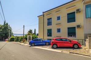 Property grounds - Modern studio with sea view & balcony in Crikvenica (Crikvenica)