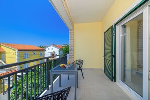 Property grounds - Modern studio with sea view & balcony in Crikvenica (Crikvenica)